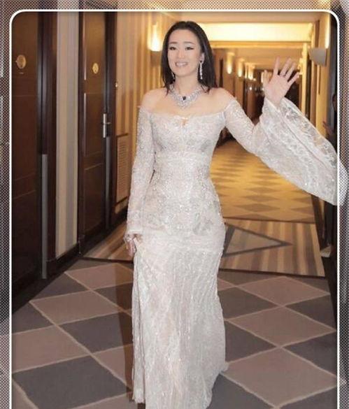 巩俐近期生活照街拍,优雅魅力依旧，岁月静好